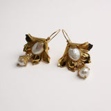 ORECCHINI CALLA CON MADREPERLA