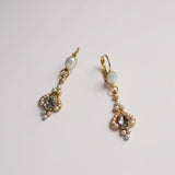 ORECCHINI PENDENTI CON MADREPERLA E QUARZO